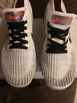 SIZE 9 NIKE FLYKNIT BRAND NEW