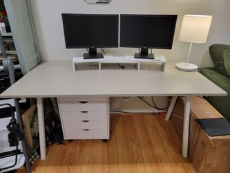 Ikea desk in excellent condition
