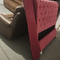 pink bed frame  size queen 100$