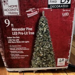 Christmas Tree, LED Lit, 9’
