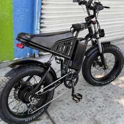 FREEGO ELECTRIC BIKE 48W 22Ah FAT TIRE PEAK 1400W HIDRAULIC BRAKES  30MPH -50 MILES  RANGE. —-HORN —-TAIL LIGHTS. SIGNAL LIGHTS.HEAD LIGHT. —-FRONT SU