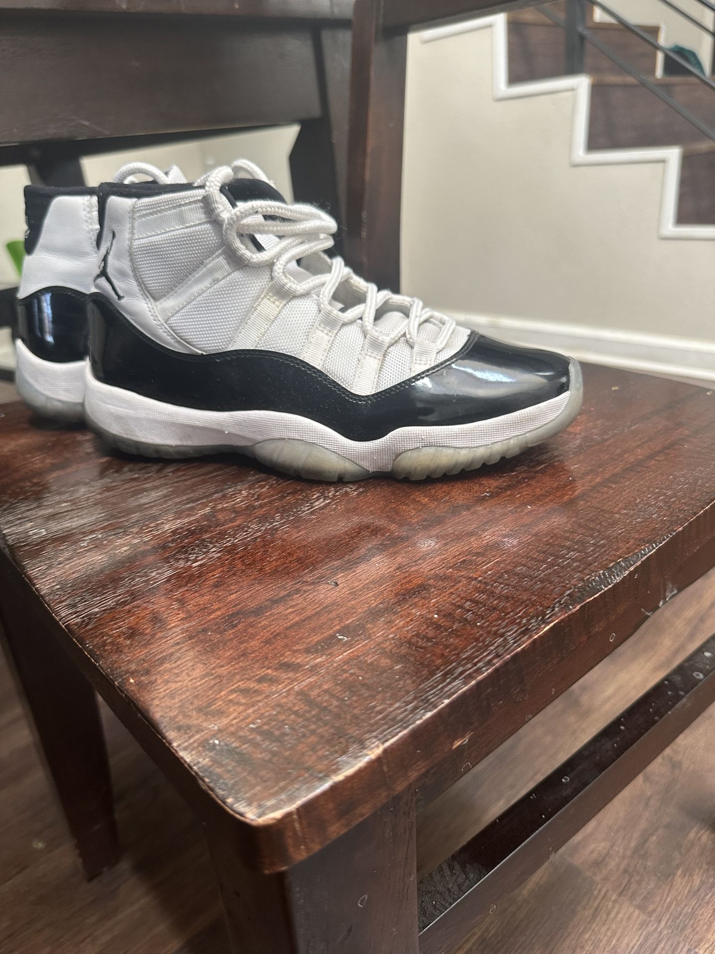Jordan 11s size 9