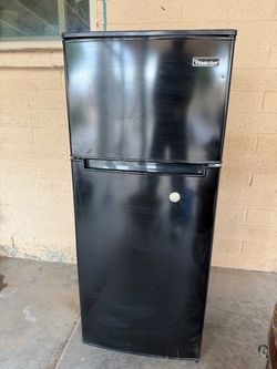 Mini fridge Magic Chef