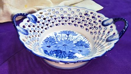 Vintage Blue And White Reticulated Two Handled Chinese Porcelain Basket CR5P063