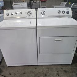 WHIRLPOOL TOP LOAD WASHER AND GAS DRYER SET 