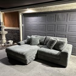 Beautifully wide modern grey sectional super comfy and nice 8ft6in x 6ft asking 550