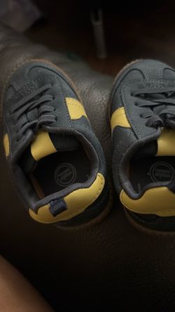 Wonder Nation shoes size 4!