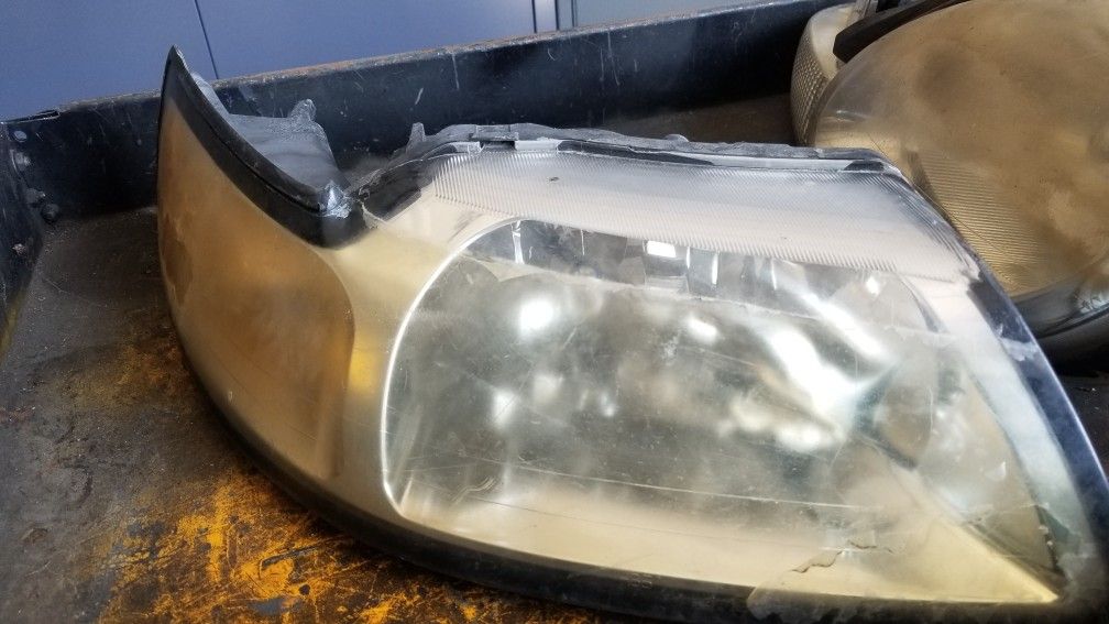 2000 ford mustang gt headlight