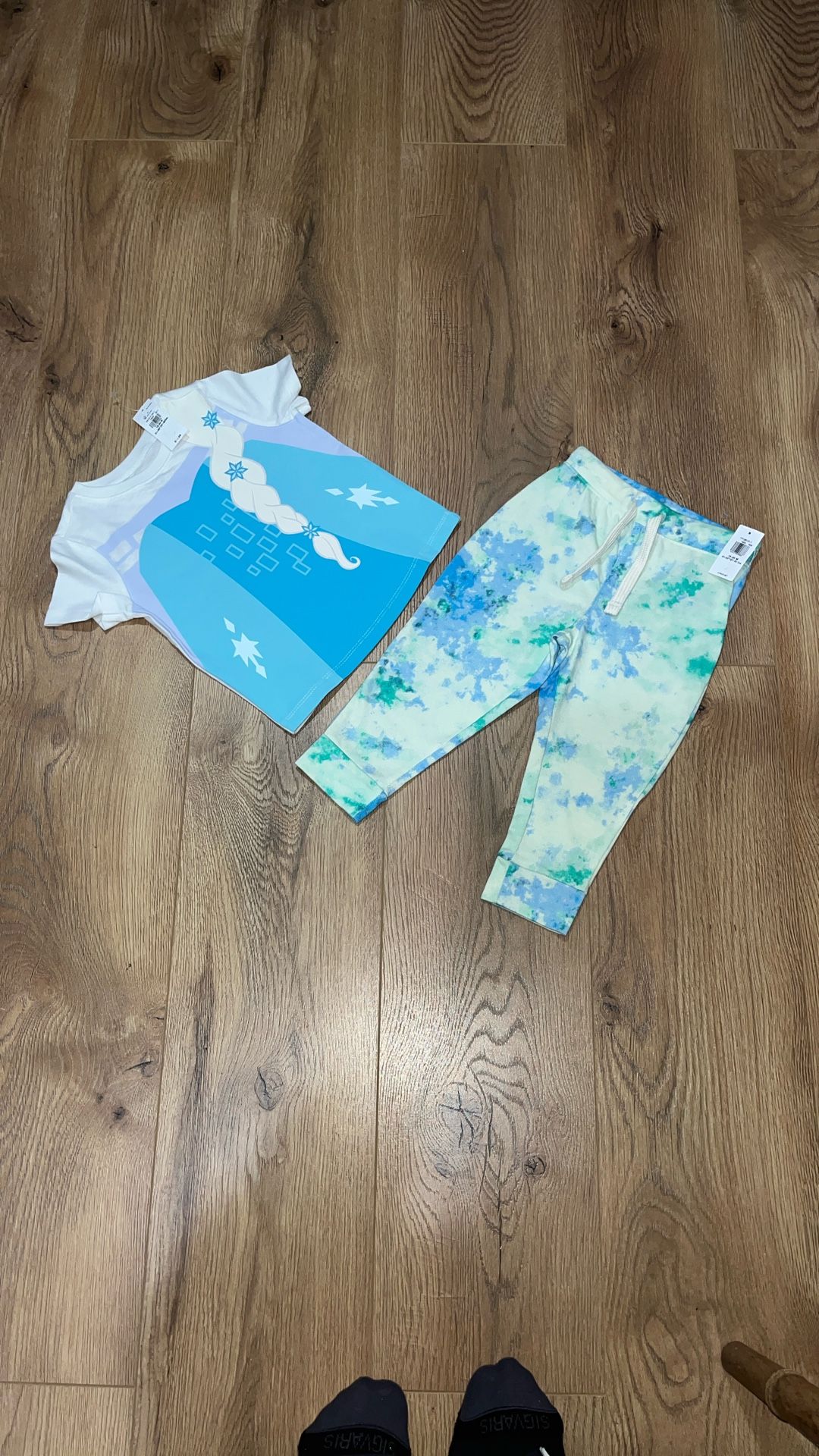 Old Navy Toddler Girl’s Frozen T-Shirt and Tie Dye Jogger Pants, Size 18-24 Months