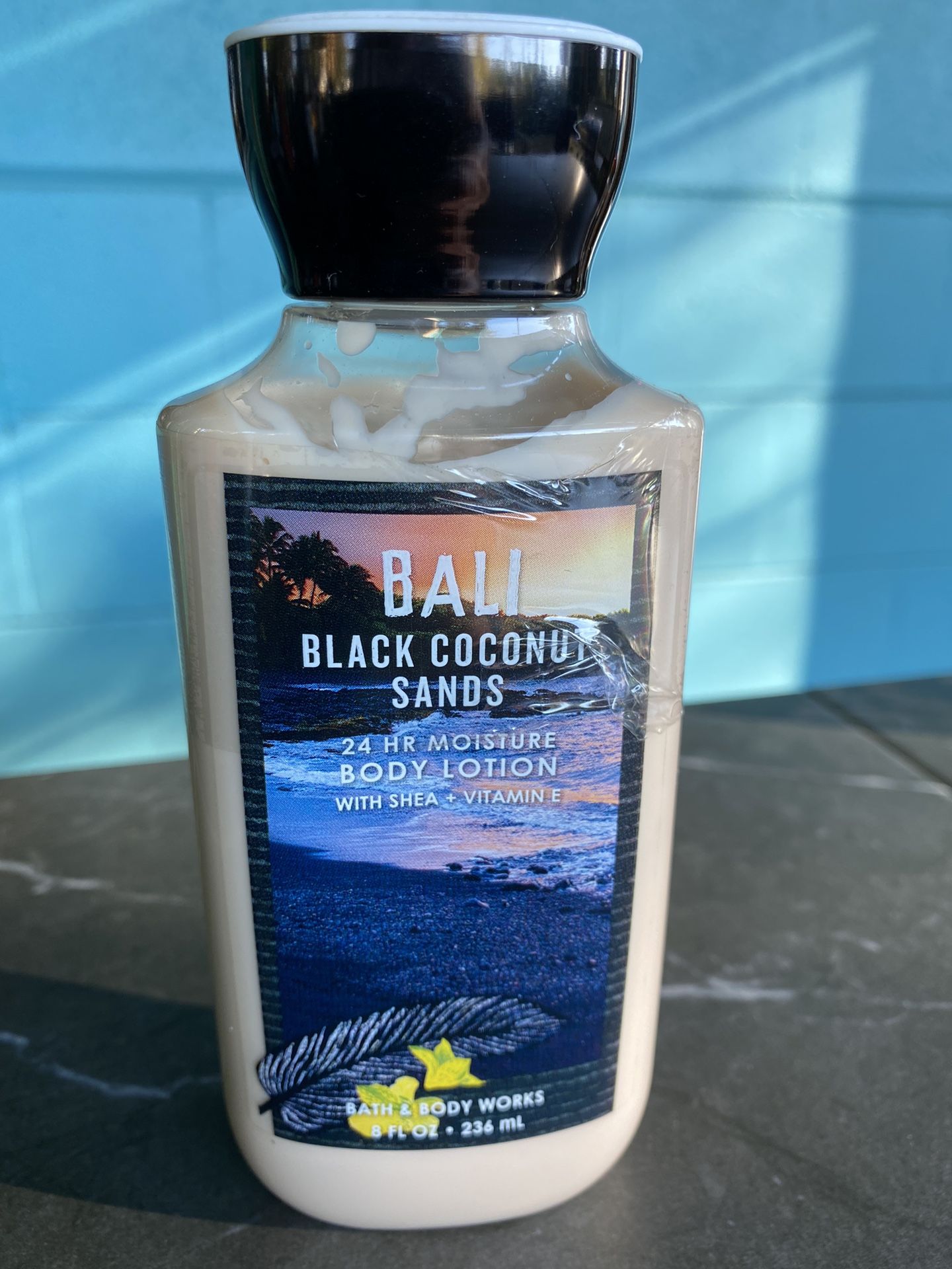 Bath N Body Works - Bali Black Coconut Sands