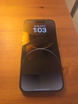 Iphone 14 PRO 128gb + FAST CHARGER AND CASE AND SCREEN PROTECTOR!