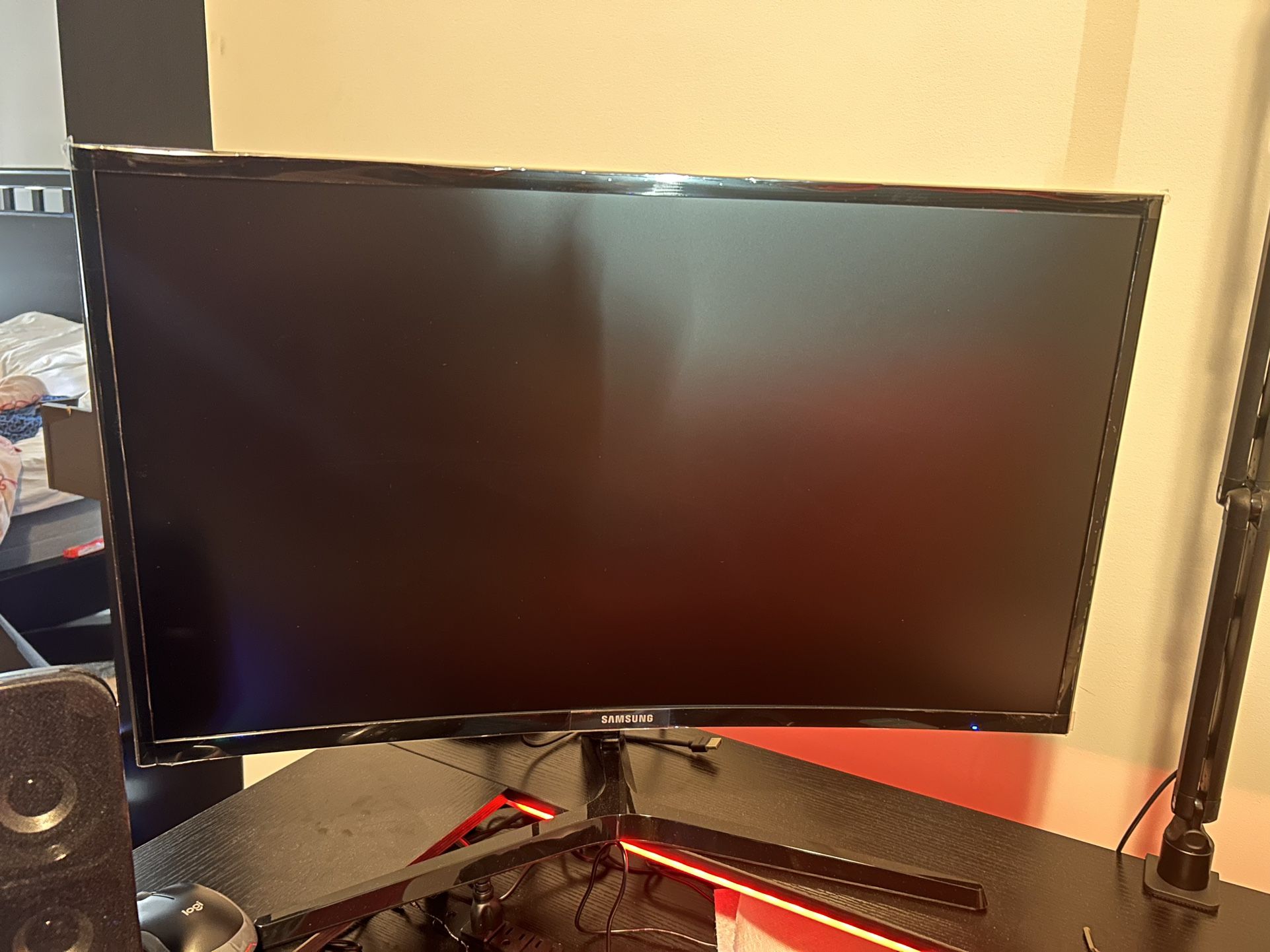 Samsung 27” Curved Monitor 60hz (Like New)