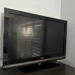 Vizio TV, 32”