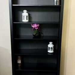 LIKE NEW BLACK BOOKSHELF