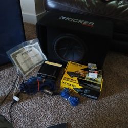 Kicker CompR 12" Subwoofer W/Kicker CXA800.1 Amp. 