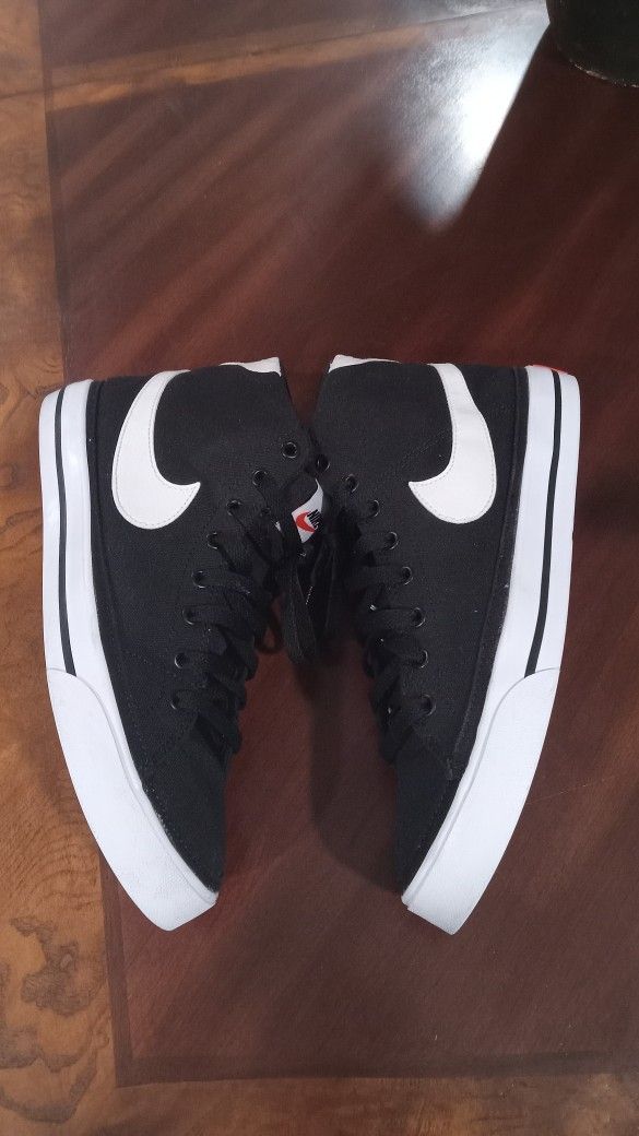 Men's Nike Court Legacy Size 9