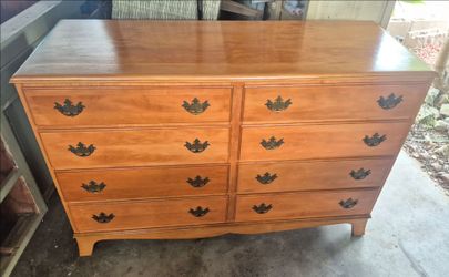 Rannolph House  Canadian Vermont maple dresser M.C.M rare 8 draw refurbished from panorama city