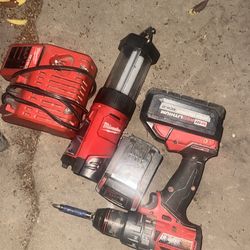 Milwaukee drill, lamp,  charger, and 2  battery’s