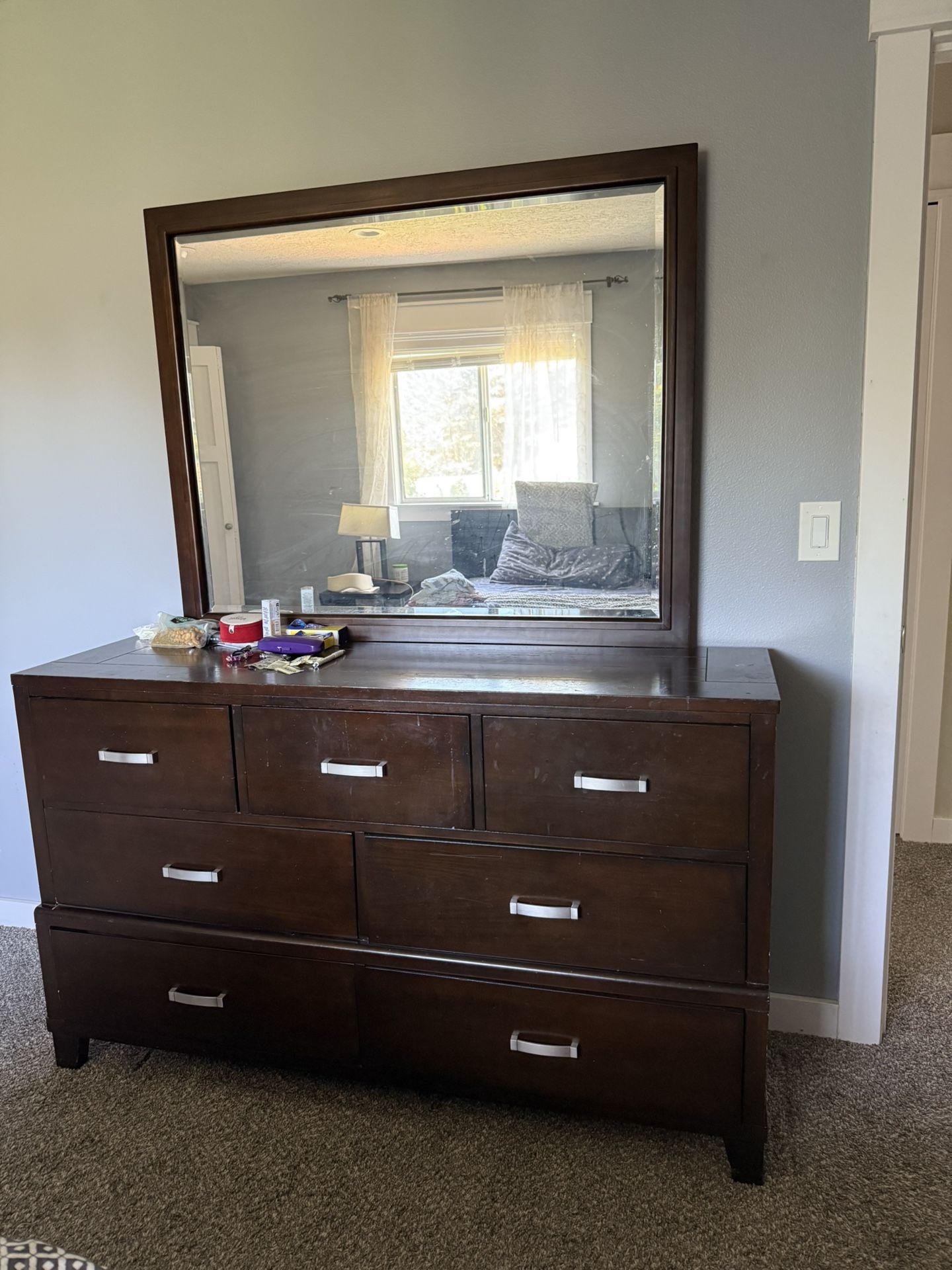 Dresser With Mirror
