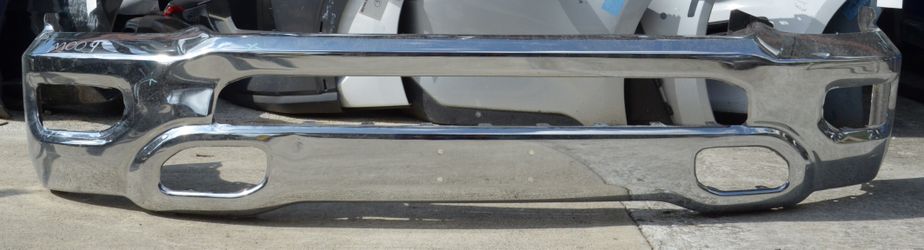 USED REF#M009 || 2019-2024 DODGE RAM 1500 || FRONT CHROME BUMPER