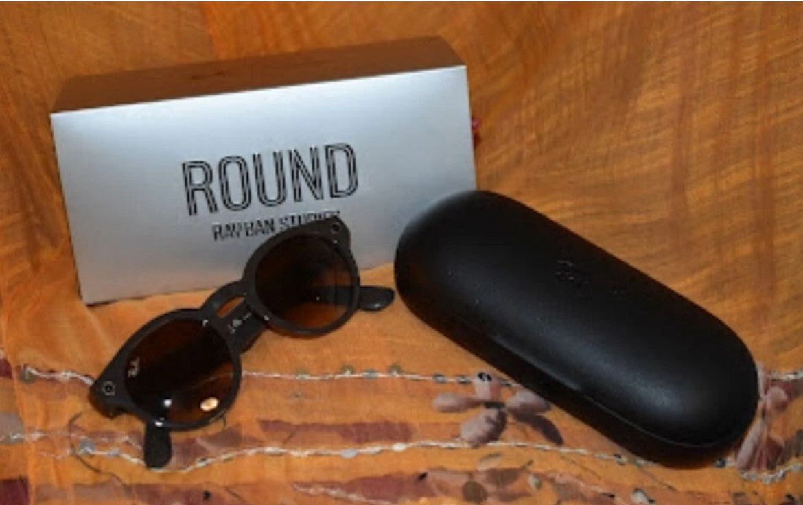 Ray-Ban Stories Round Smart Glasses - Black Frames with Green Classic G-15...