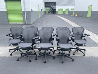 LIKE NEW - Herman Miller Aeron Remastered Size B Fully Loaded With Lumbar Support