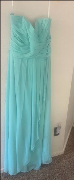 New spa light green strapless dress Great for wedding / cocktail/ graduation / formal event /prom promotion or any ocasión Size 14 from David’s brida