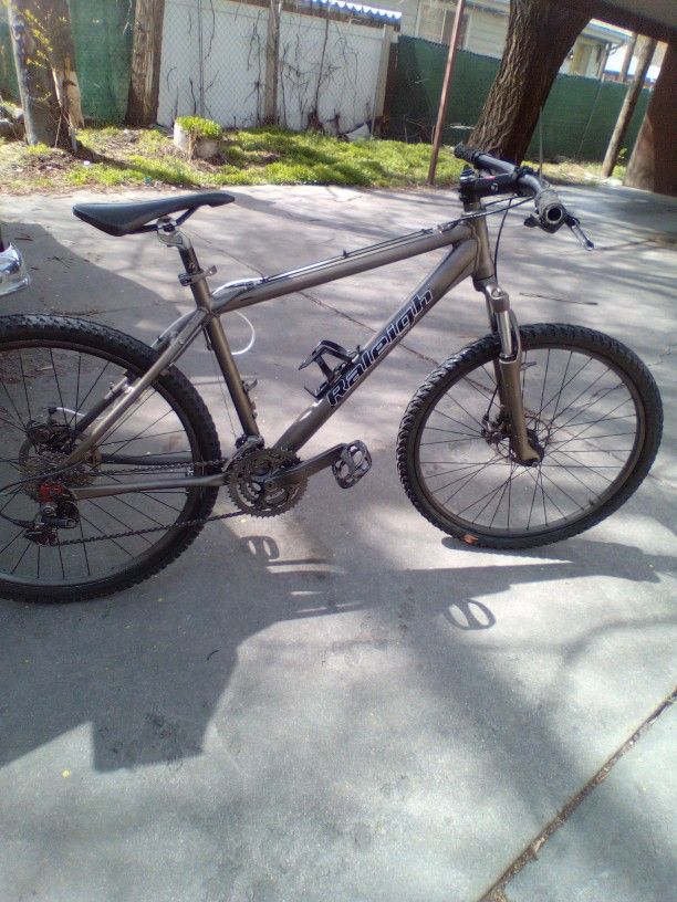 RALEIGH MOUNTAIN BIKE FRONT & REAR DISK BRAKE