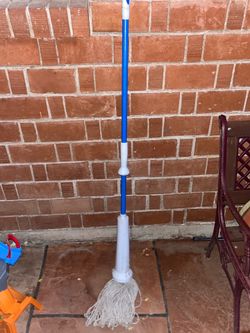 Blue & White Mop Handle Cleaning