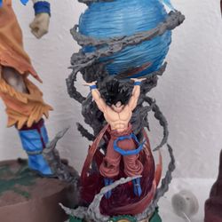 Goku Spirit Bomb Statue! 