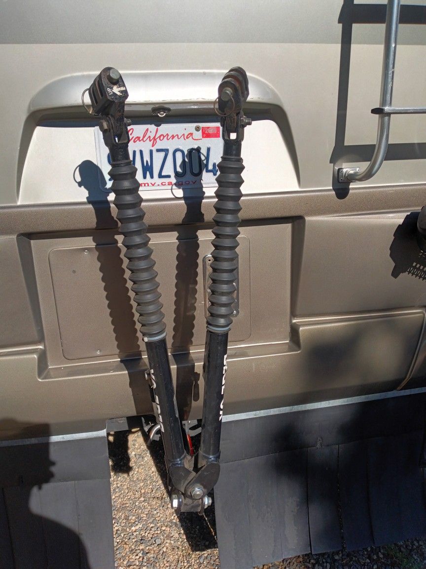 BLUE OX ALPHA TOW BAR. LIKE NEW.