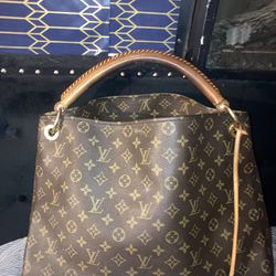 Authentic Louis Vuitton Artsy Monogram Bag