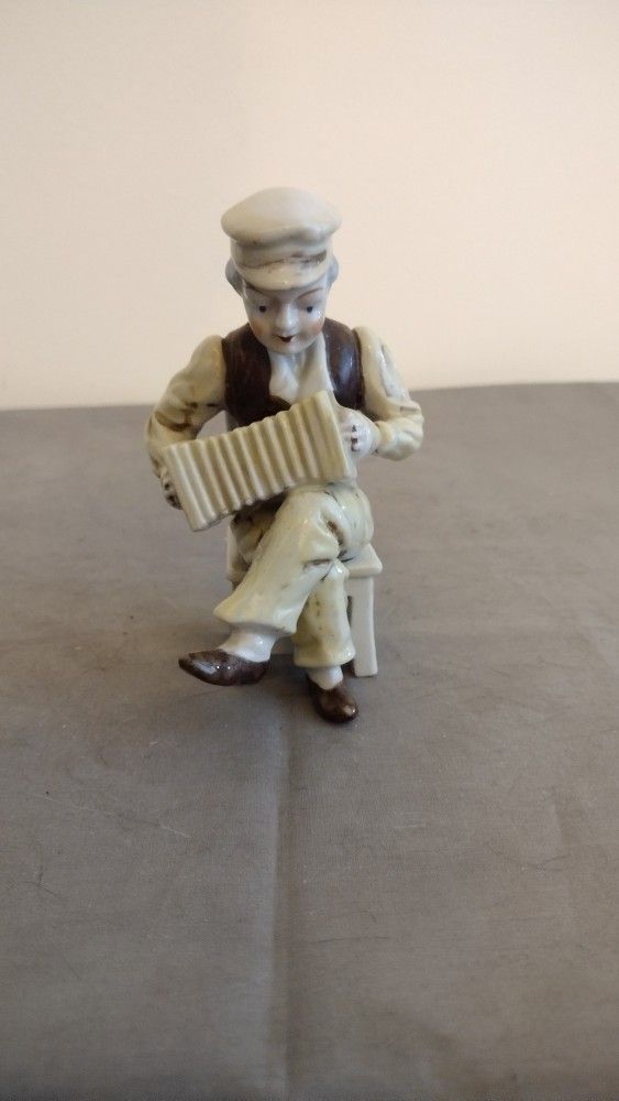 Rare Vintage Porcelain Accordion Playing Music Man