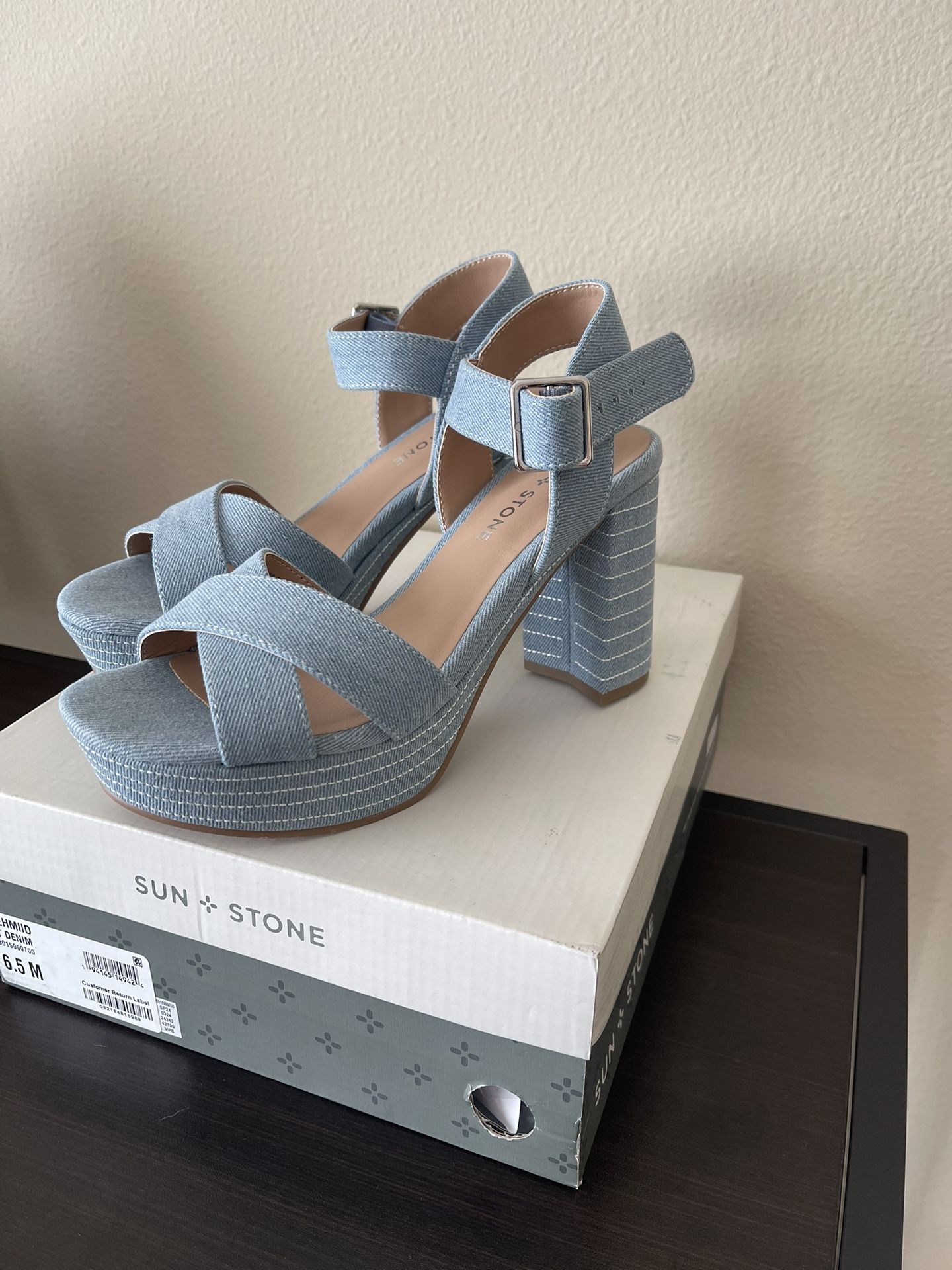 Women Heel Sun Stone Size 6.5M NIB