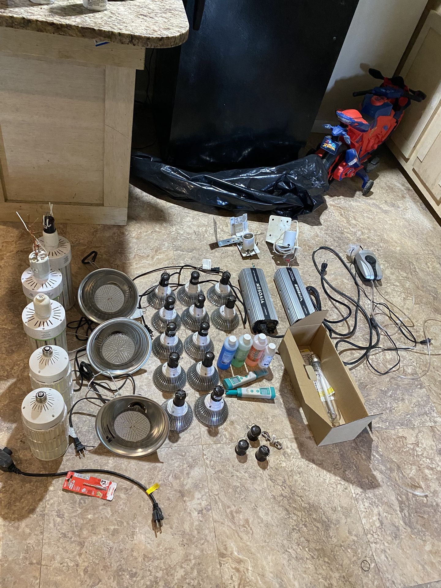 Complete grow room with already wired Panel