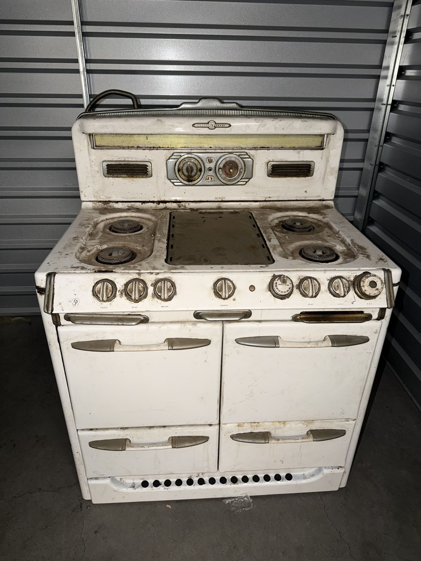 O’Keefe & Merrit Antique Stove