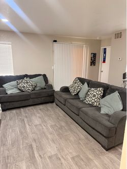 Couch set
