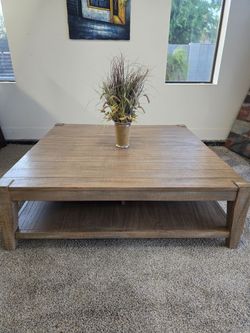 Coffe/Cocktail Table.  Coleman Furniture