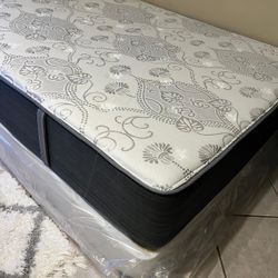 New Queen Mattress And Box Spring 2pc 