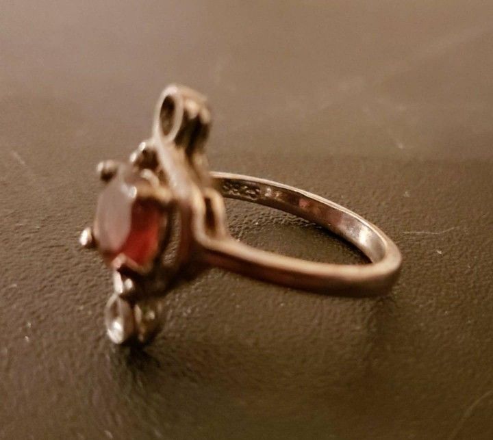 STAMPED 925 STERLING SILVER RED PINK STONE GEMSTONE INFINITY LOOP SIZE 7 RING VINTAGE JEWELRY