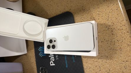 iPhone pro max 15 mint cond