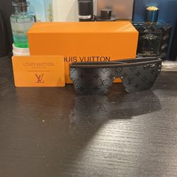 Louis Vuitton Glasses 