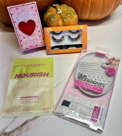 Beauty Accessories Lashes and Face Mask 