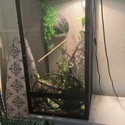 Chameleon Habitat ( 16x16x30 )
