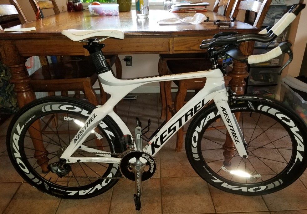 Kestrel 400 Ltd triathlon bike. Used only ONCE outdoors!