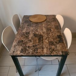 Table + 4 Chairs