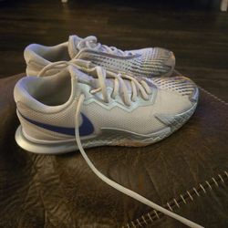 Woman's Nike Tennis Shoe 