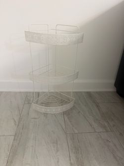 Bathroom shelf decor