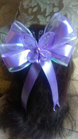 Bow ......Moño
