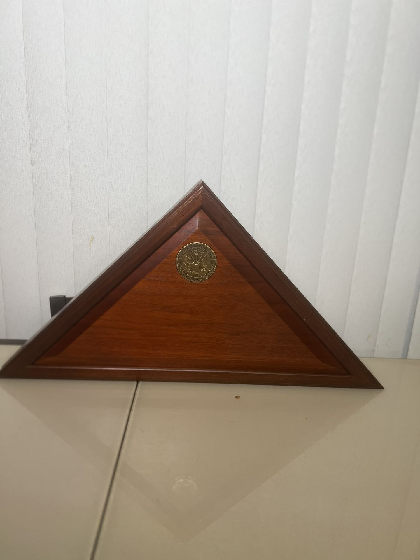 HERITAGE FLAG DISPLAY CASE SHADOW BOX WITH Army MEDALLION No Flag